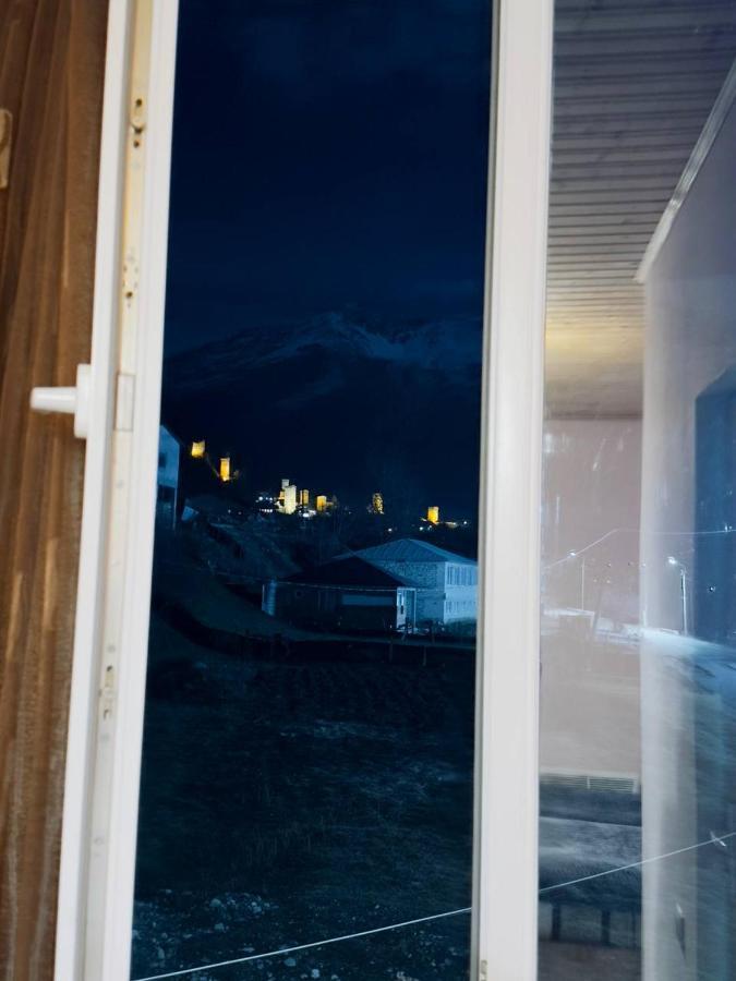 Tetne Qor Guesthouse Mestia Exteriér fotografie