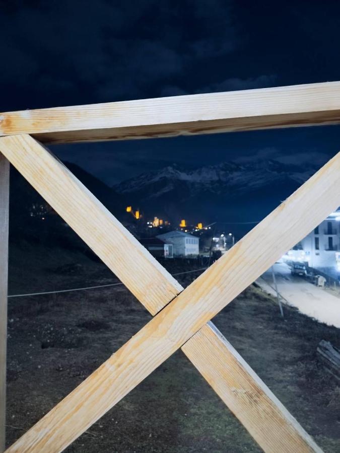 Tetne Qor Guesthouse Mestia Exteriér fotografie