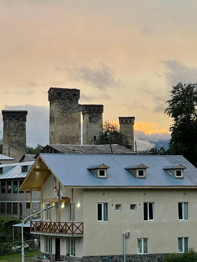 Tetne Qor Guesthouse Mestia Exteriér fotografie