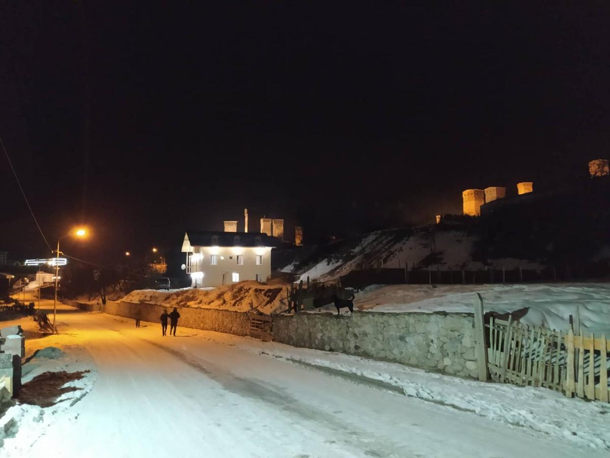 Tetne Qor Guesthouse Mestia Exteriér fotografie