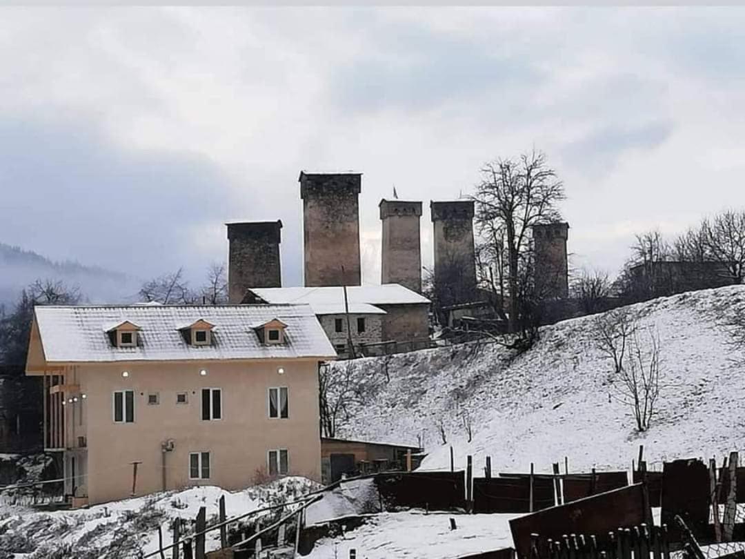 Tetne Qor Guesthouse Mestia Exteriér fotografie