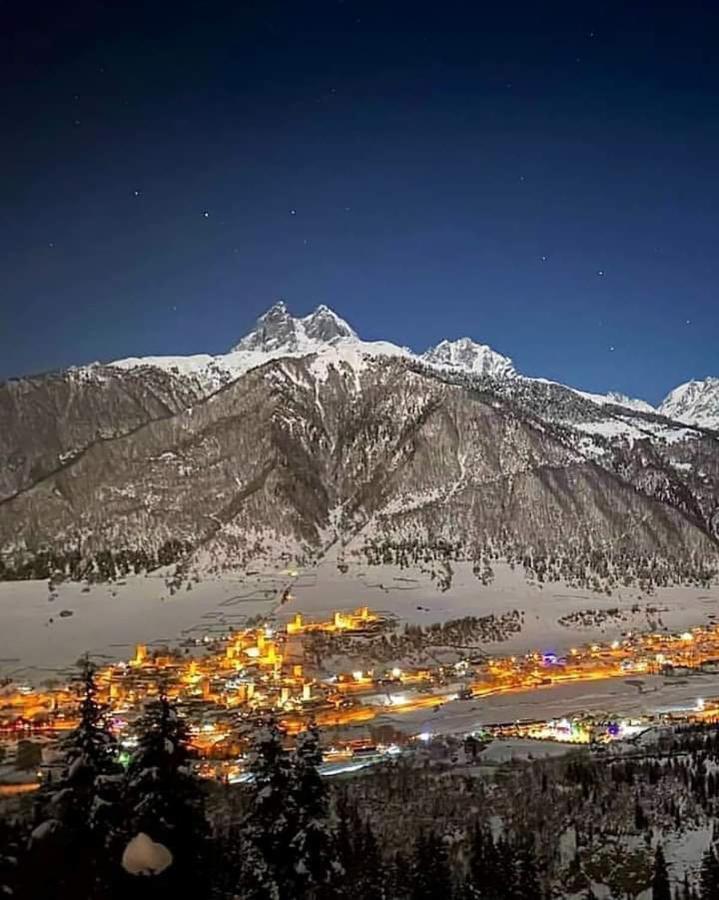 Tetne Qor Guesthouse Mestia Exteriér fotografie