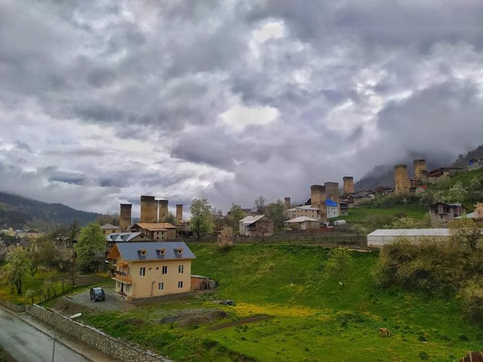 Tetne Qor Guesthouse Mestia Exteriér fotografie